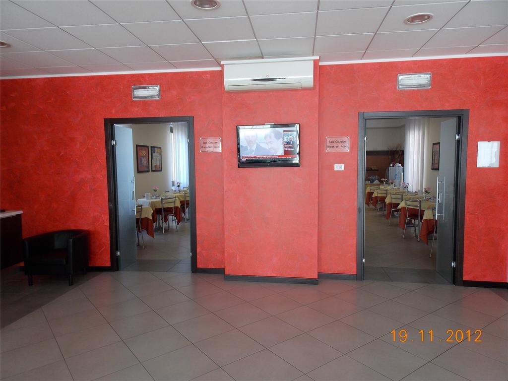 Hotel David Sesto Calende Bagian luar foto