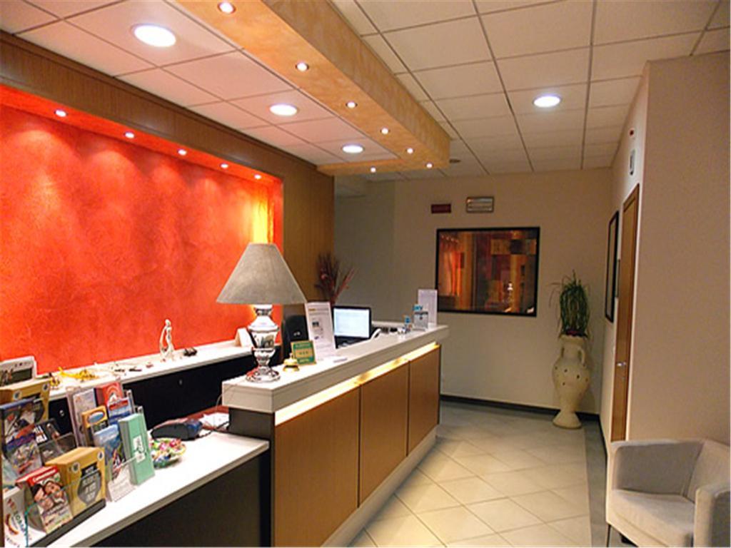 Hotel David Sesto Calende Bagian luar foto
