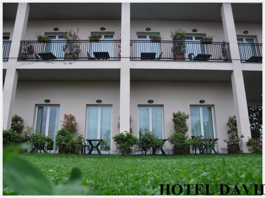 Hotel David Sesto Calende Bagian luar foto
