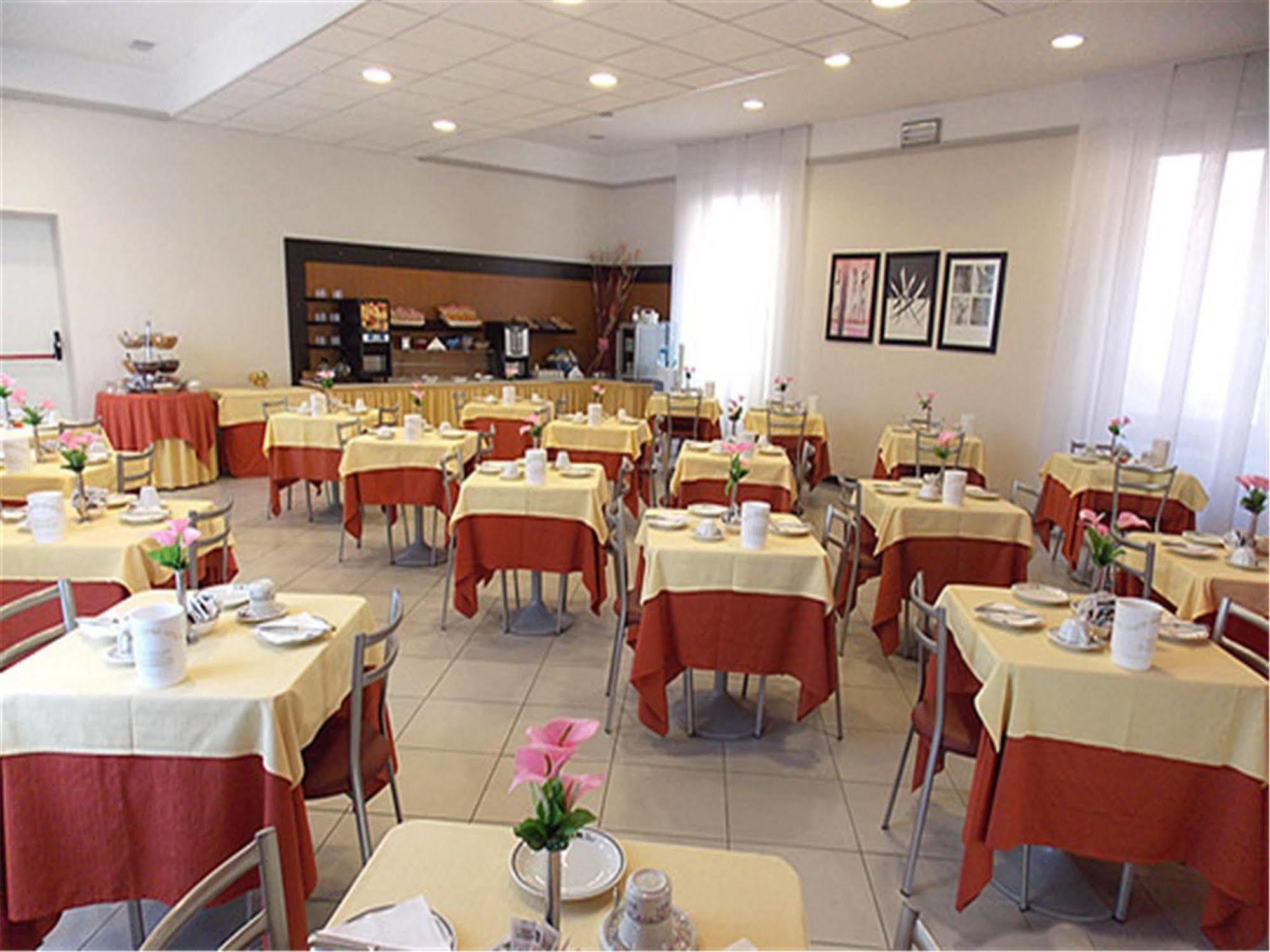 Hotel David Sesto Calende Bagian luar foto
