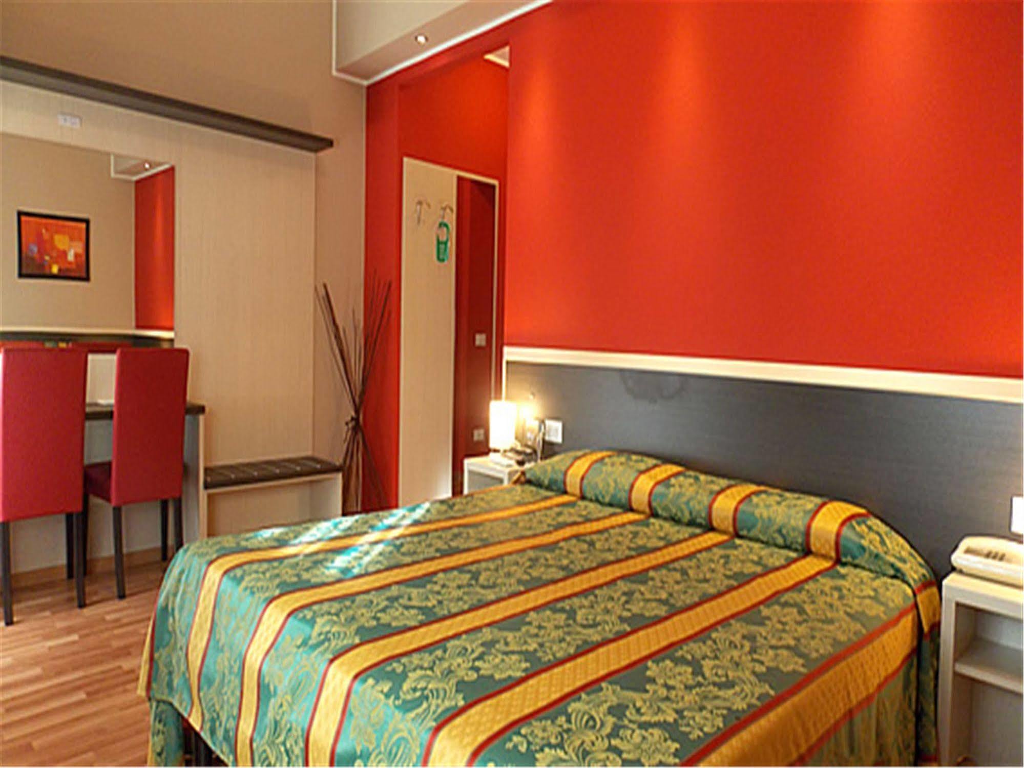 Hotel David Sesto Calende Bagian luar foto
